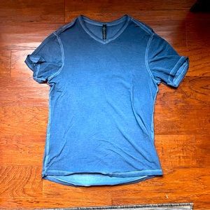 Men’s Lululemon Casual Workout V-Neck Shirt Medium Washed Blue